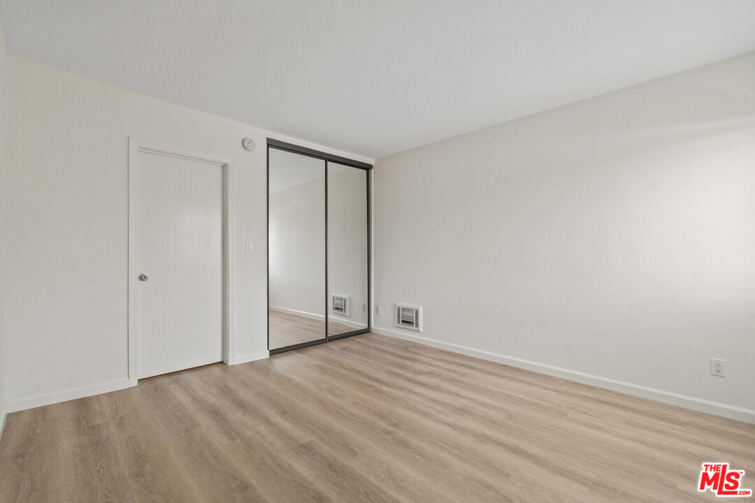 18307 Burbank Blvd Unit: 325