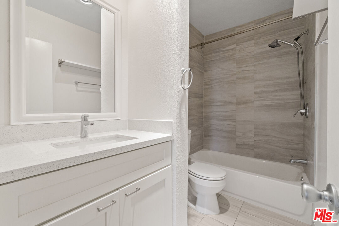 18307 Burbank Blvd Unit: 325