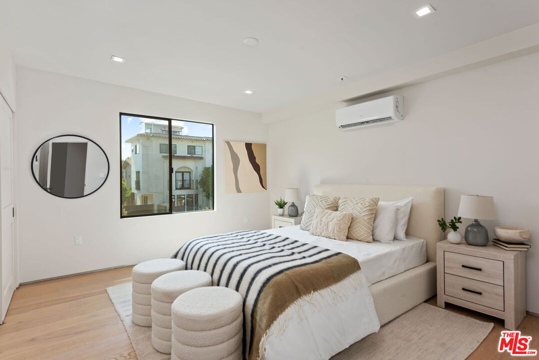 838 N Mansfield Ave Unit: 201