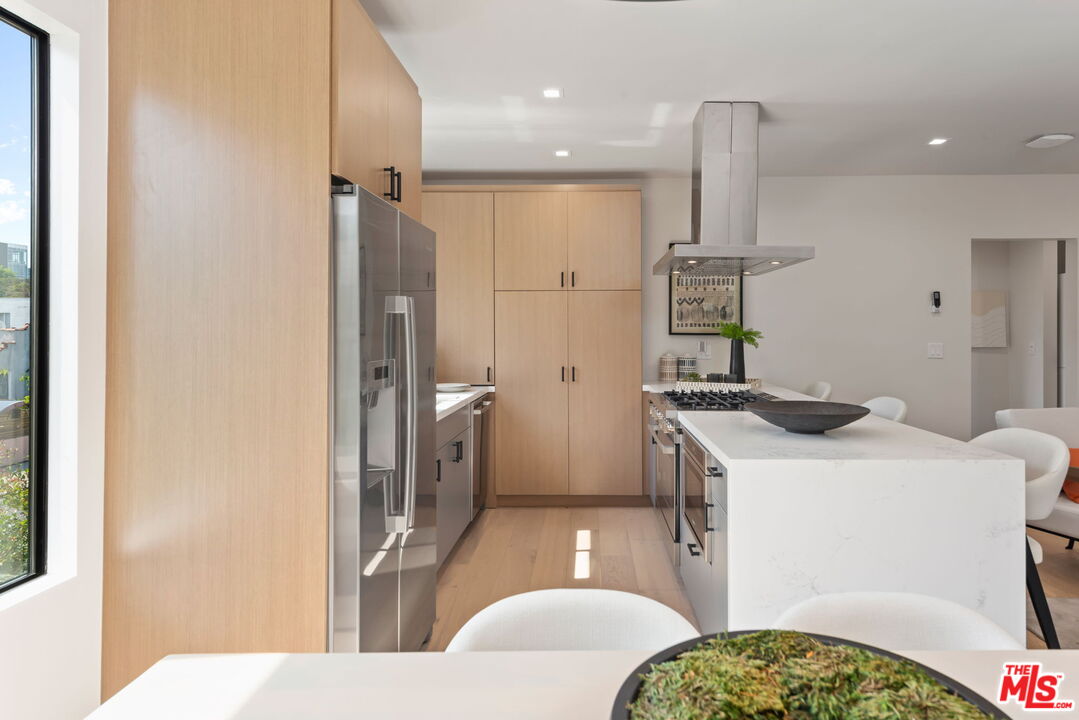 838 N Mansfield Ave Unit: 201