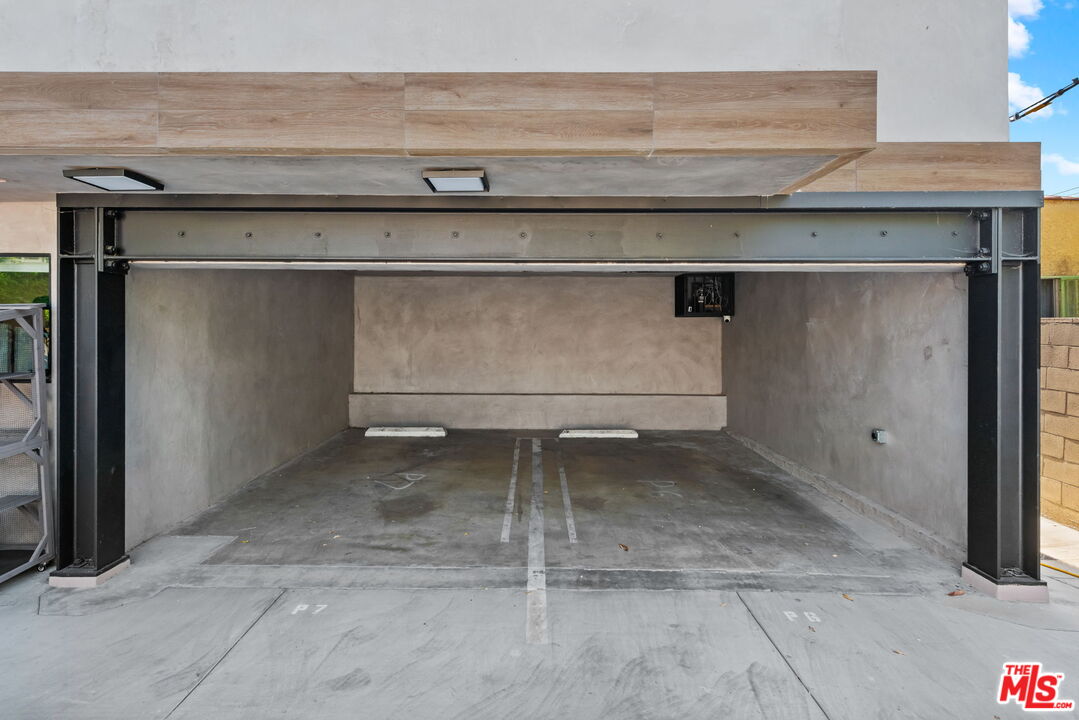 838 N Mansfield Ave Unit: 201