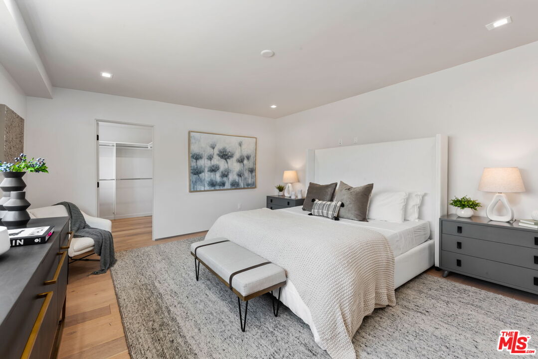 838 N Mansfield Ave Unit: 201