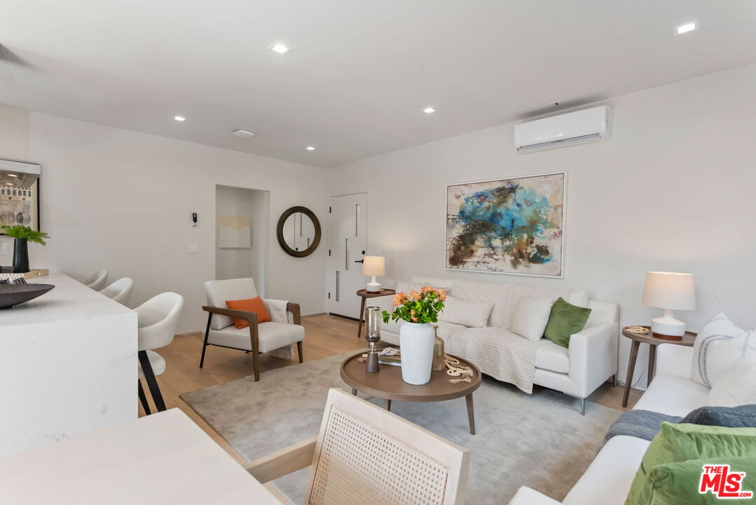 838 N Mansfield Ave Unit: 201