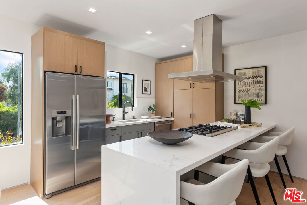 838 N Mansfield Ave Unit: 201