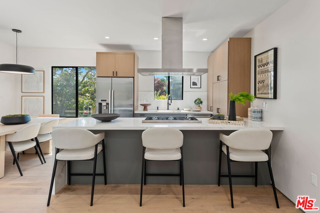 838 N Mansfield Ave Unit: 201