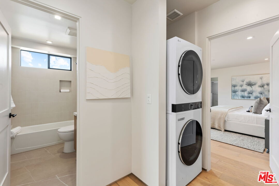 838 N Mansfield Ave Unit: 201