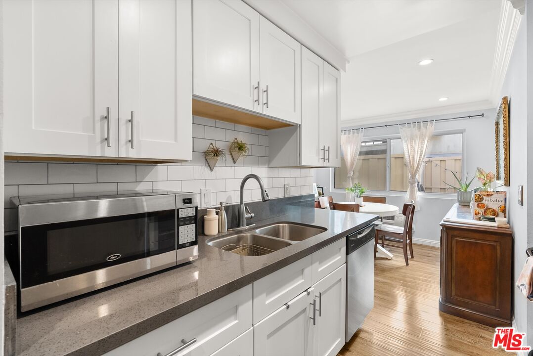 525 N Sycamore Ave Unit: 225