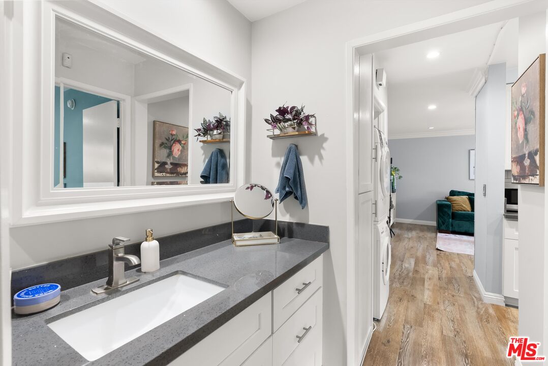 525 N Sycamore Ave Unit: 225