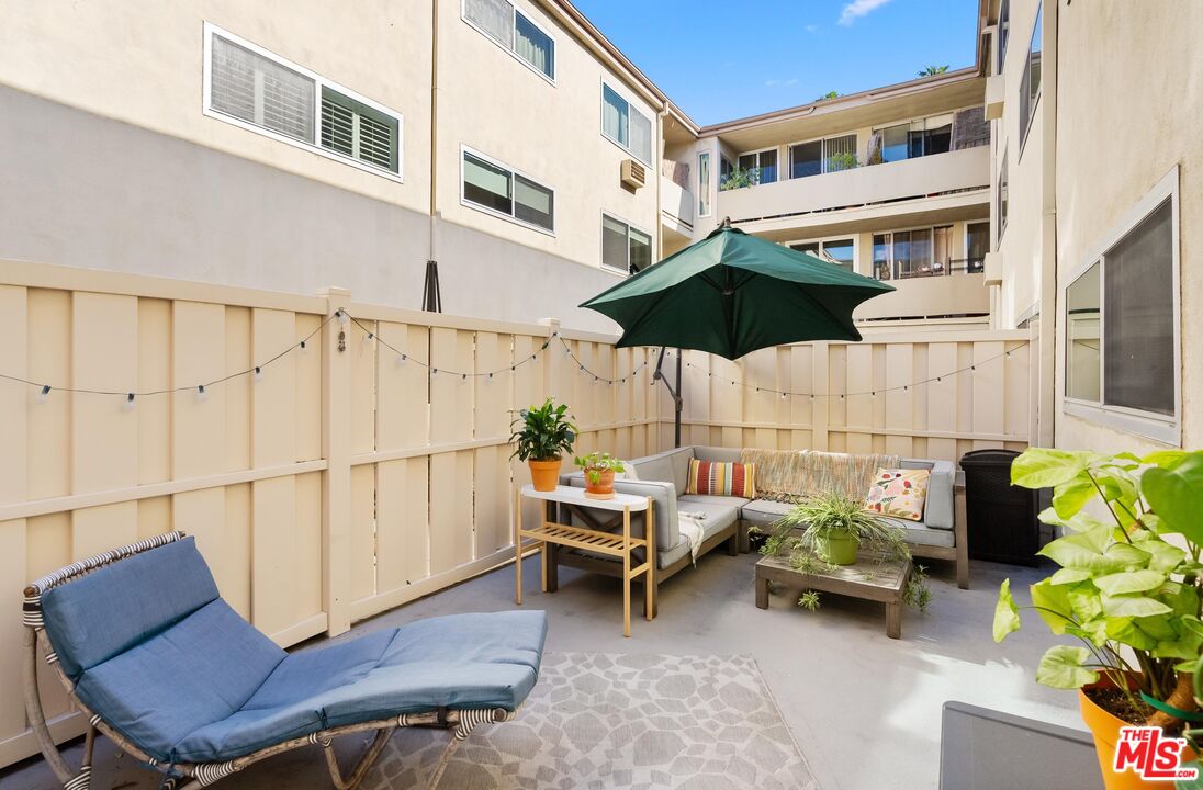 525 N Sycamore Ave Unit: 225