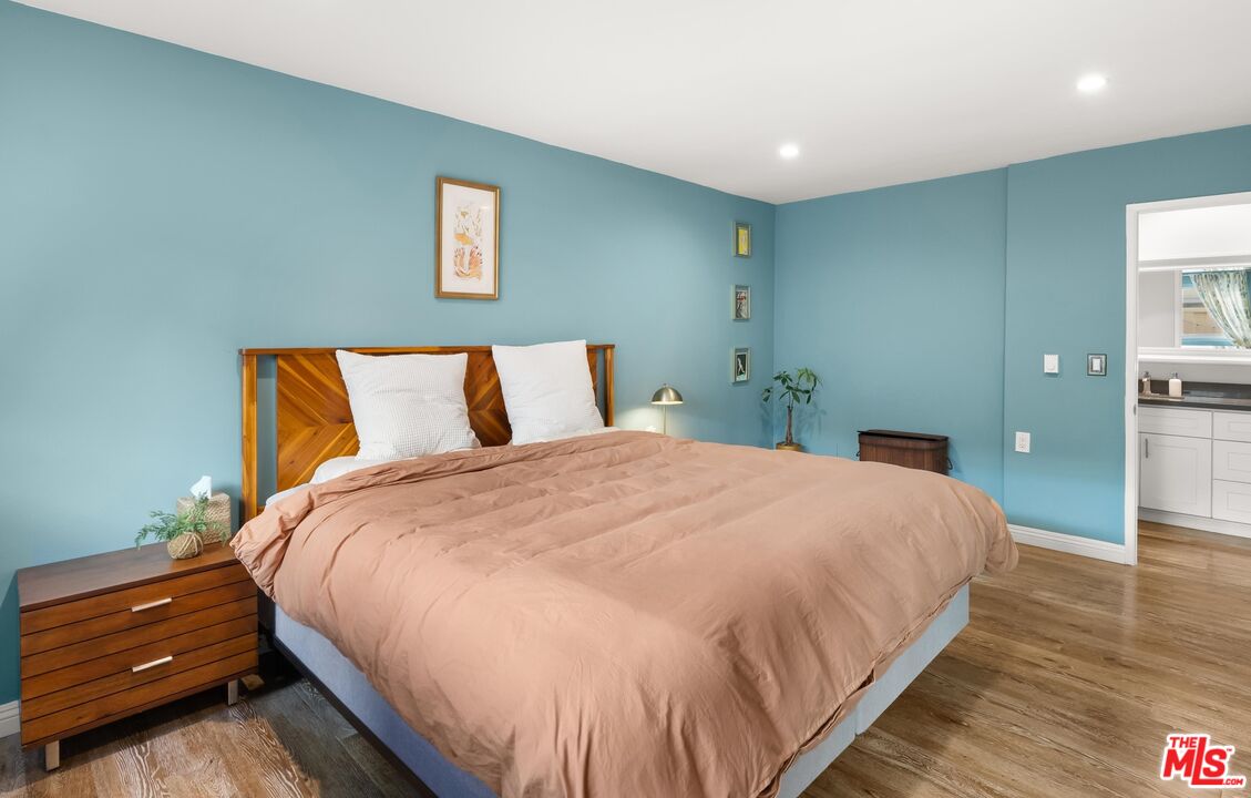 525 N Sycamore Ave Unit: 225