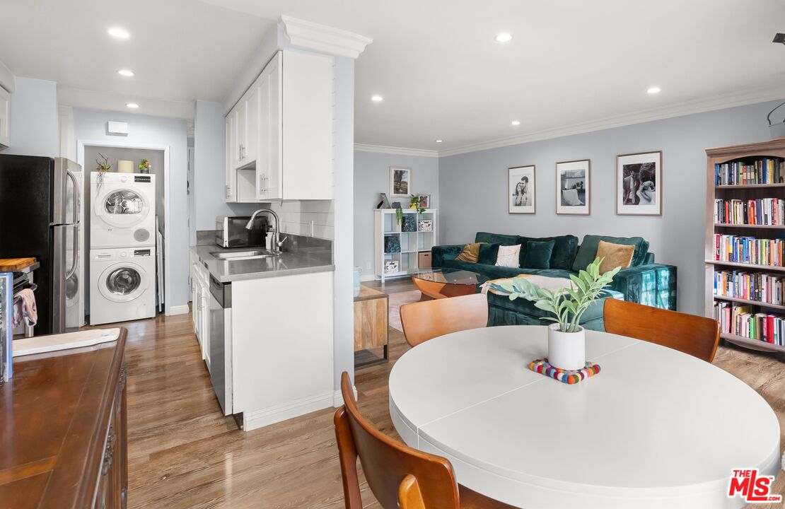 525 N Sycamore Ave Unit: 225