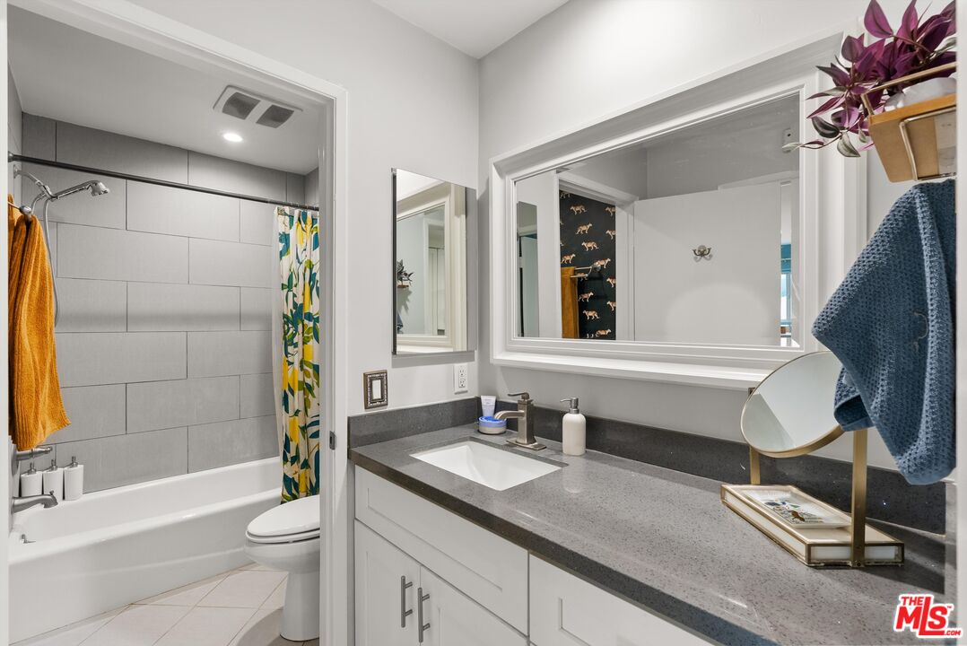 525 N Sycamore Ave Unit: 225