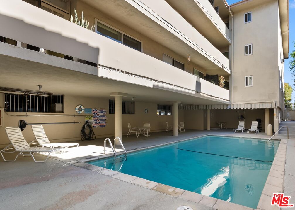 525 N Sycamore Ave Unit: 225