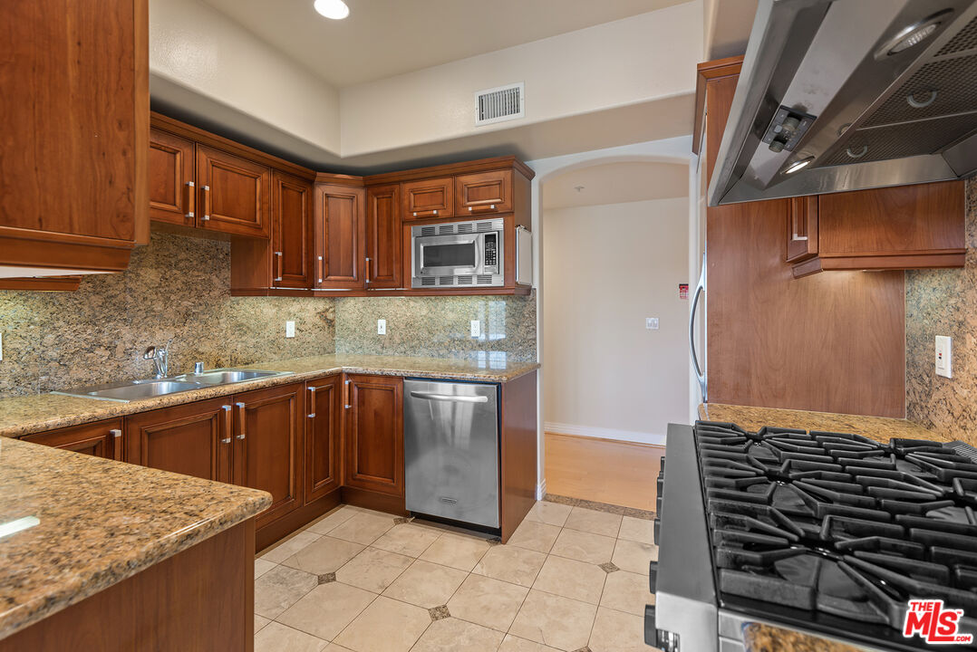 11540 Rochester Ave Unit: 103