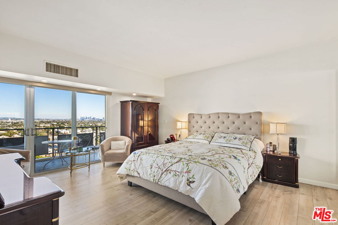 1155 N La Cienega Blvd Unit: 1002