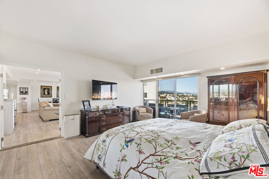 1155 N La Cienega Blvd Unit: 1002