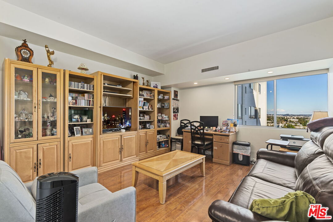 1155 N La Cienega Blvd Unit: 1002