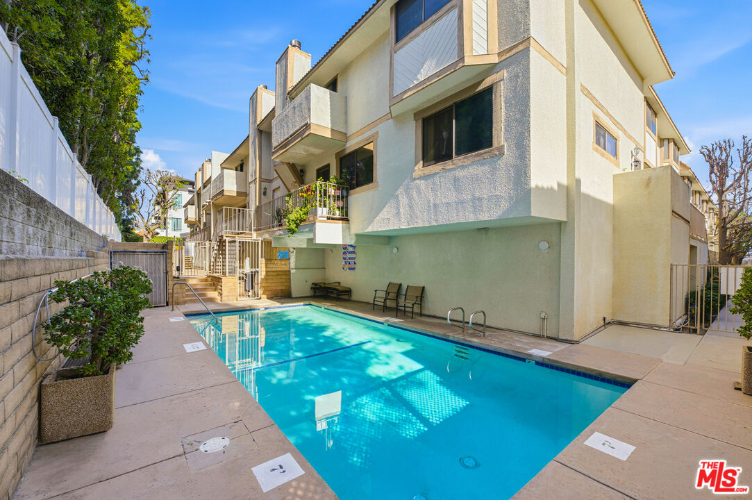 10229 Variel Ave Unit: 2