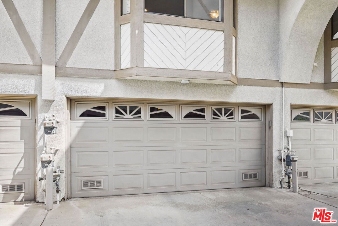 10229 Variel Ave Unit: 2