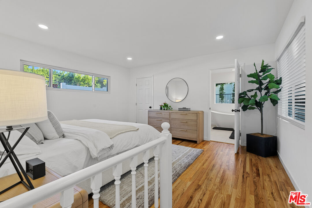 4210 N Sepulveda Blvd