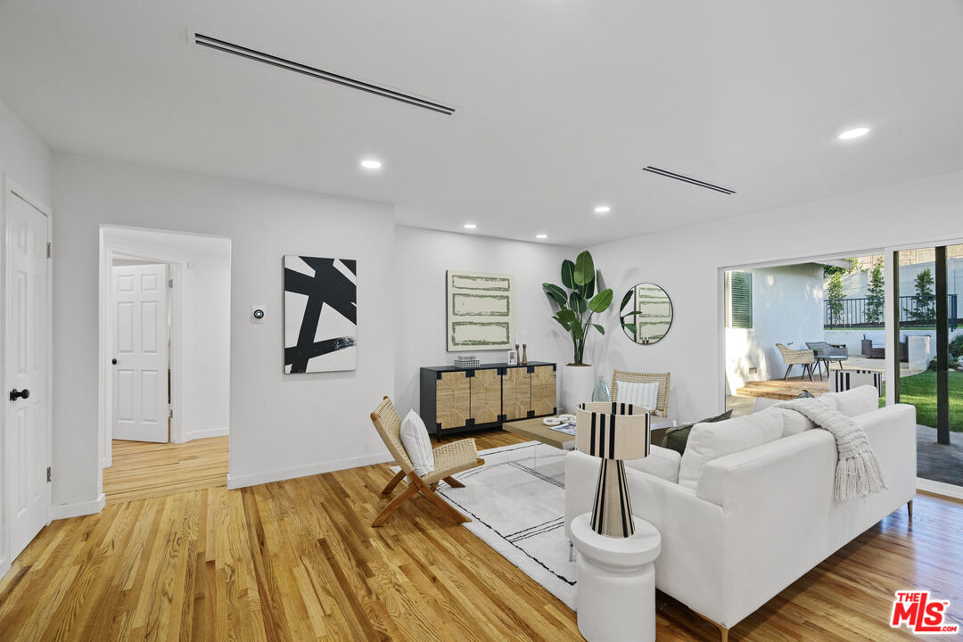 4210 N Sepulveda Blvd