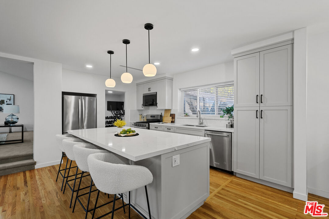 4210 N Sepulveda Blvd