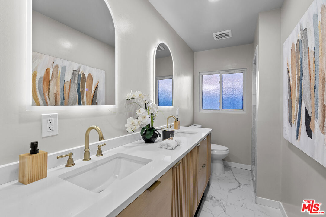 4210 N Sepulveda Blvd