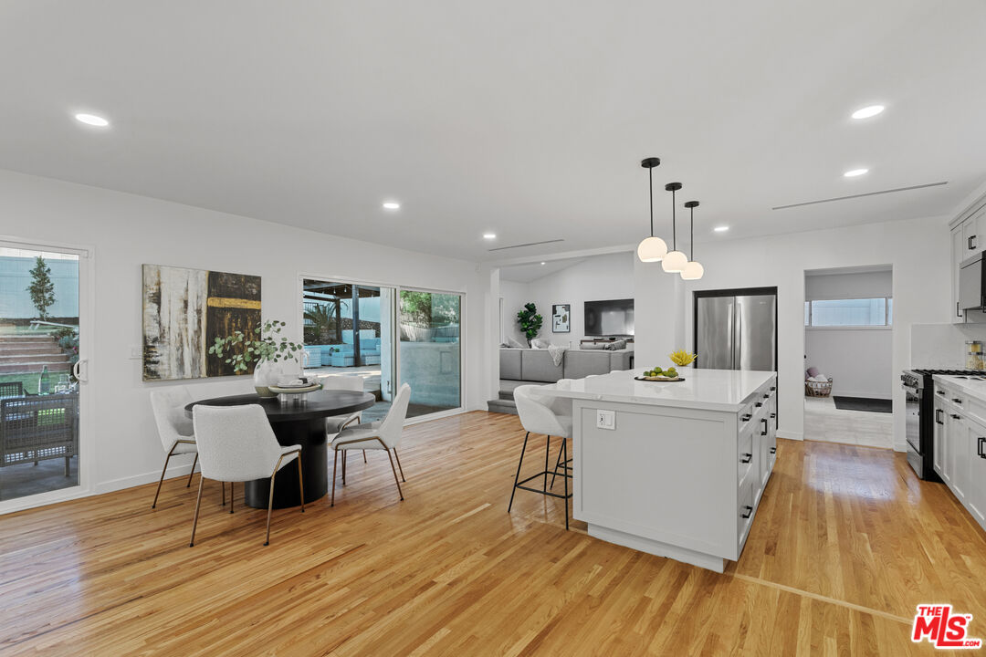 4210 N Sepulveda Blvd