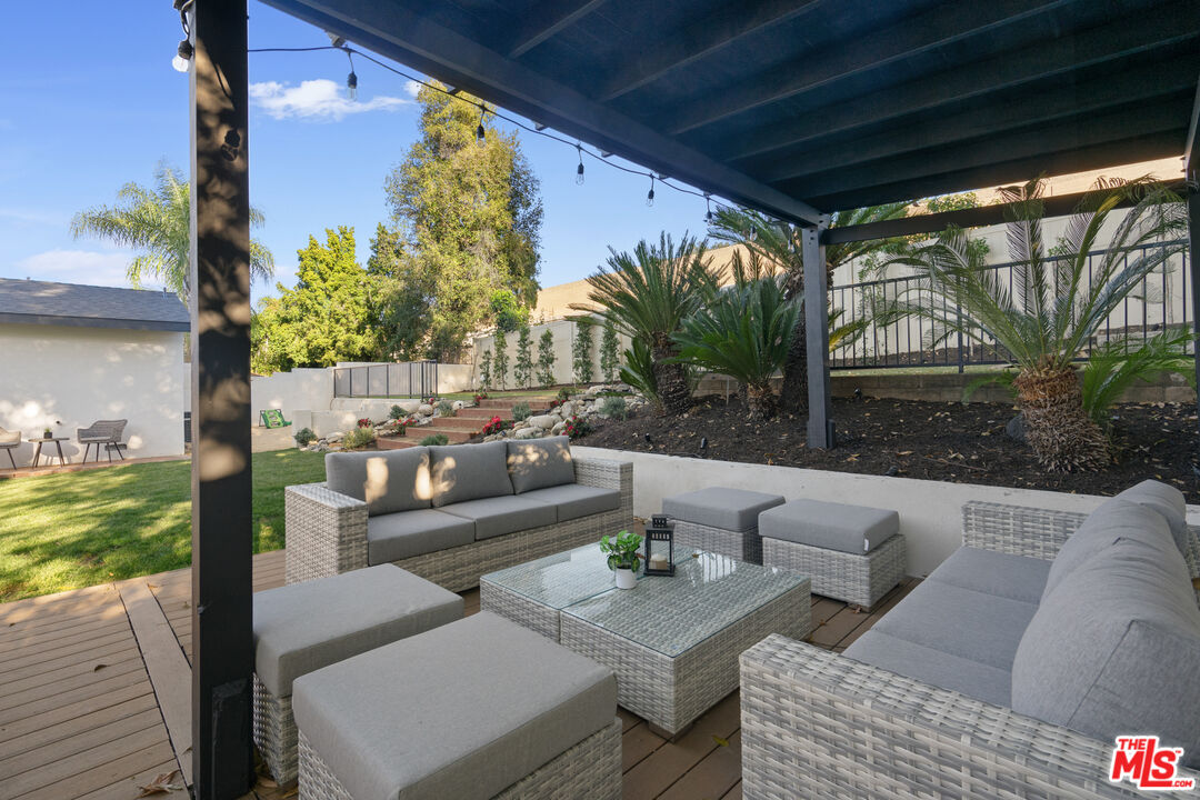 4210 N Sepulveda Blvd