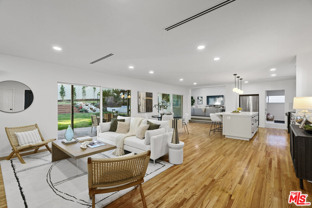 4210 N Sepulveda Blvd