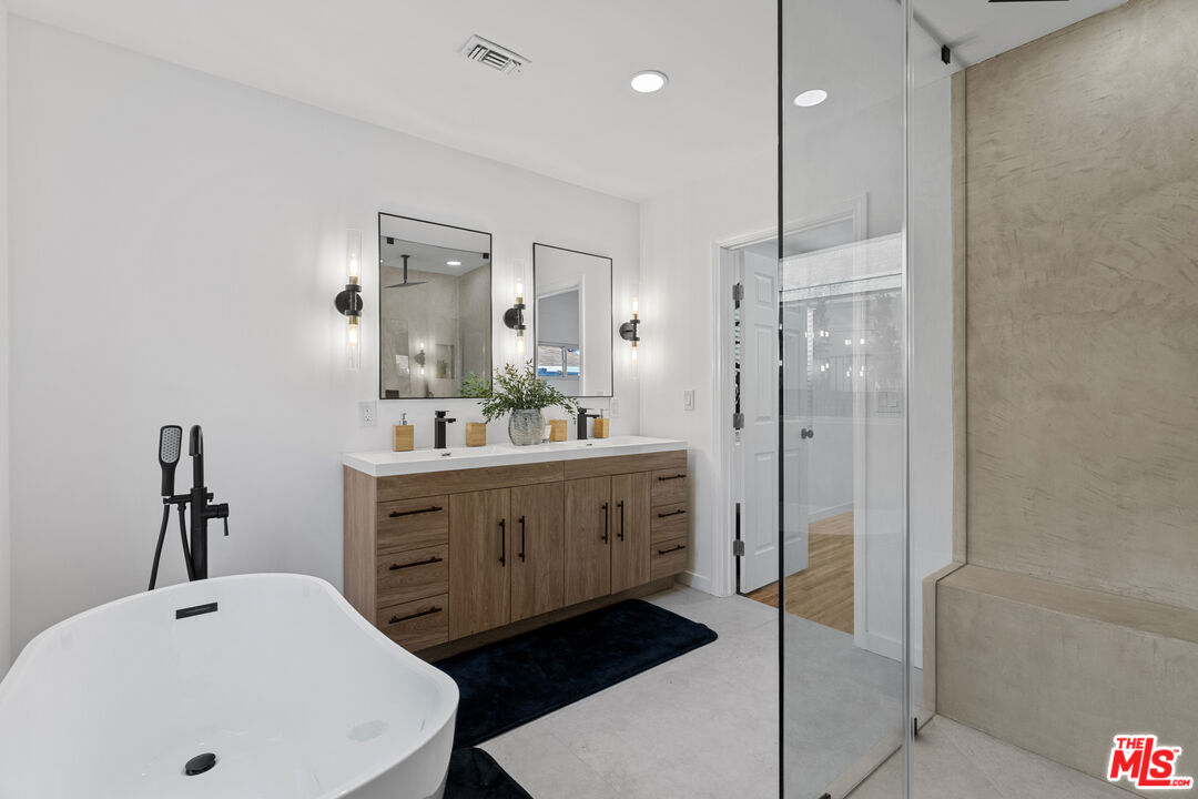 4210 N Sepulveda Blvd