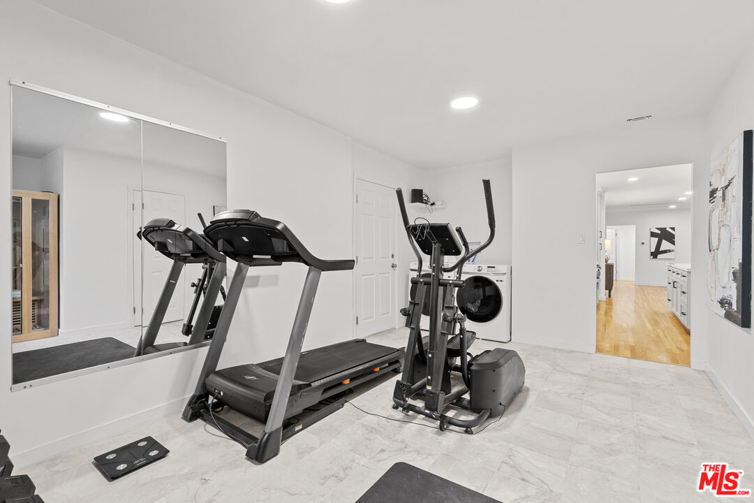 4210 N Sepulveda Blvd