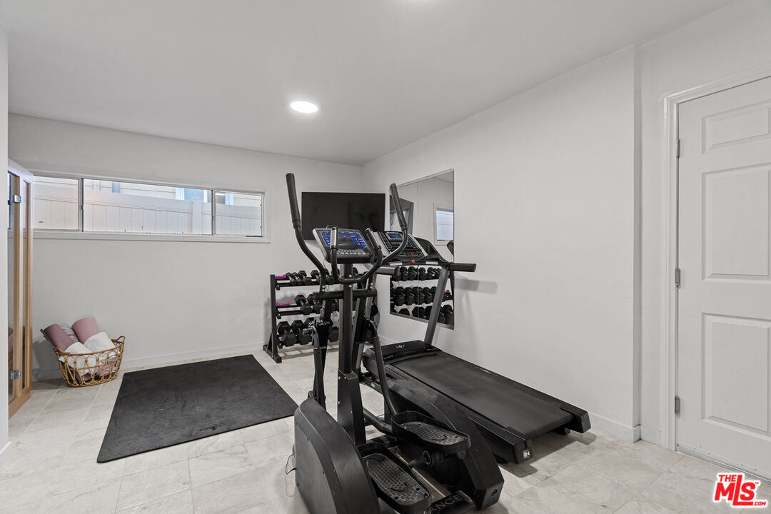 4210 N Sepulveda Blvd