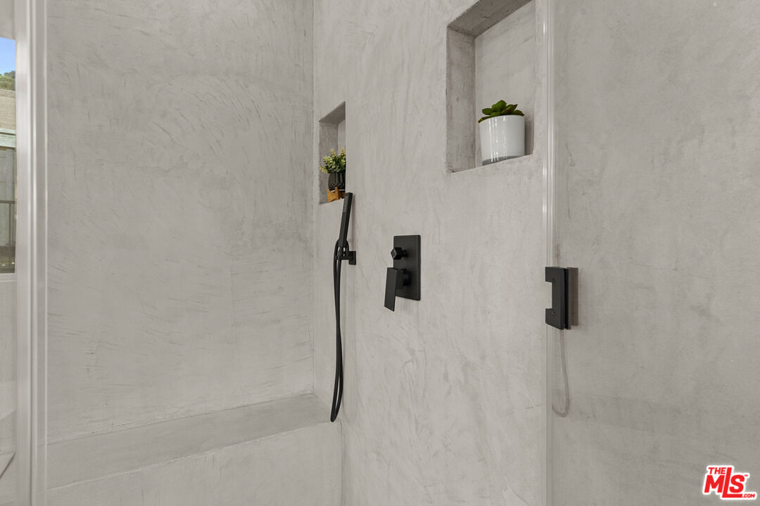 4210 N Sepulveda Blvd