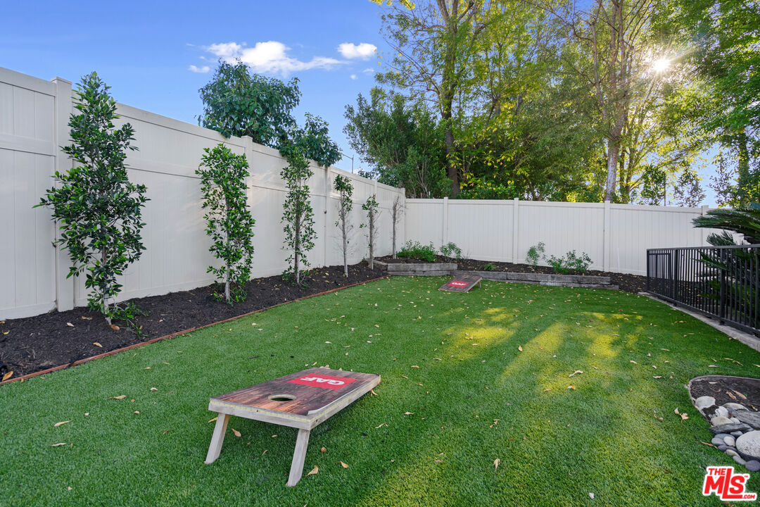 4210 N Sepulveda Blvd