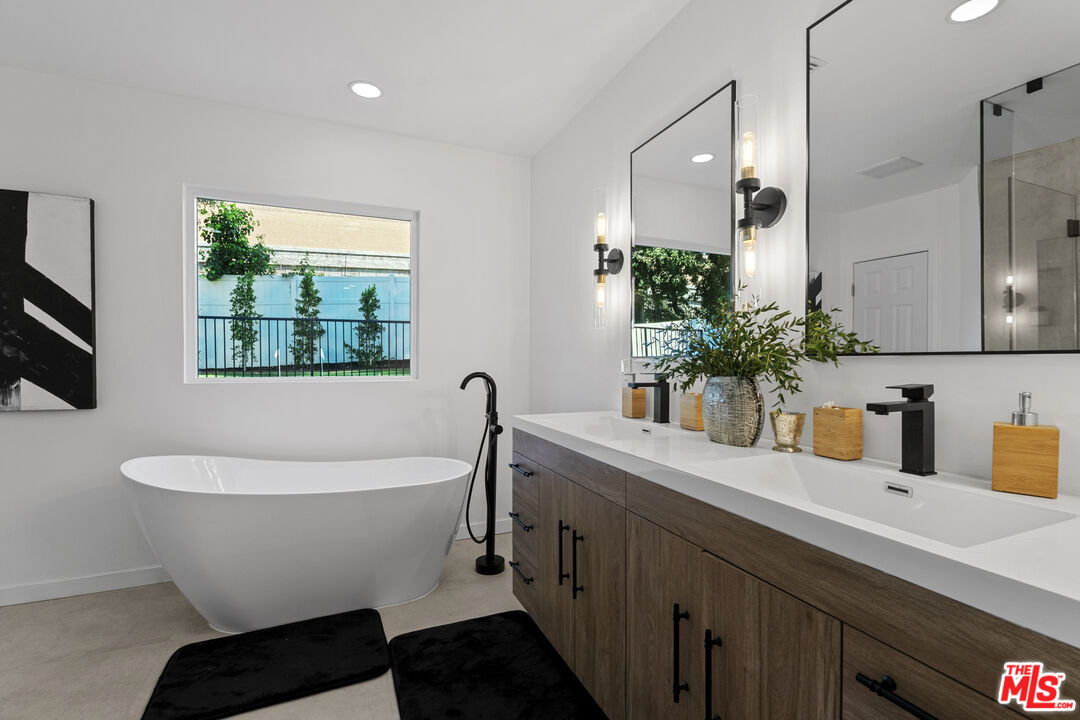 4210 N Sepulveda Blvd