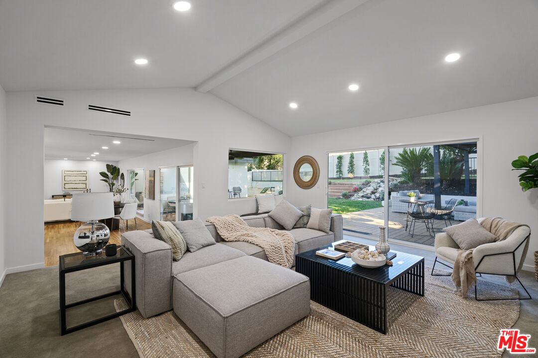 4210 N Sepulveda Blvd