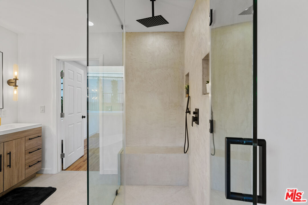 4210 N Sepulveda Blvd