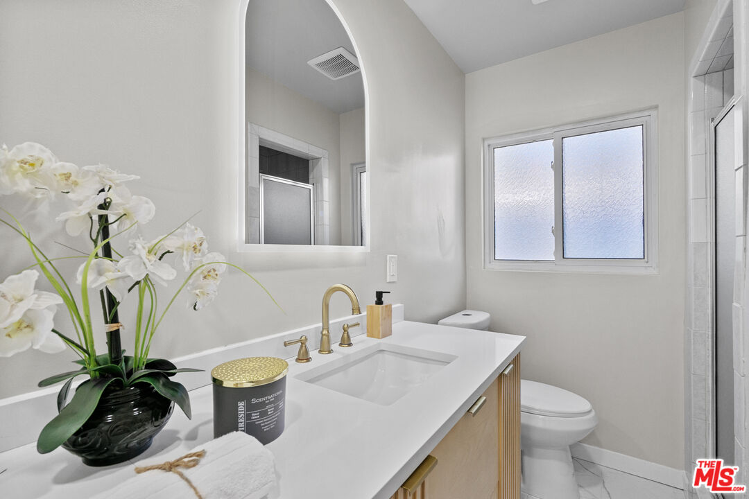 4210 N Sepulveda Blvd