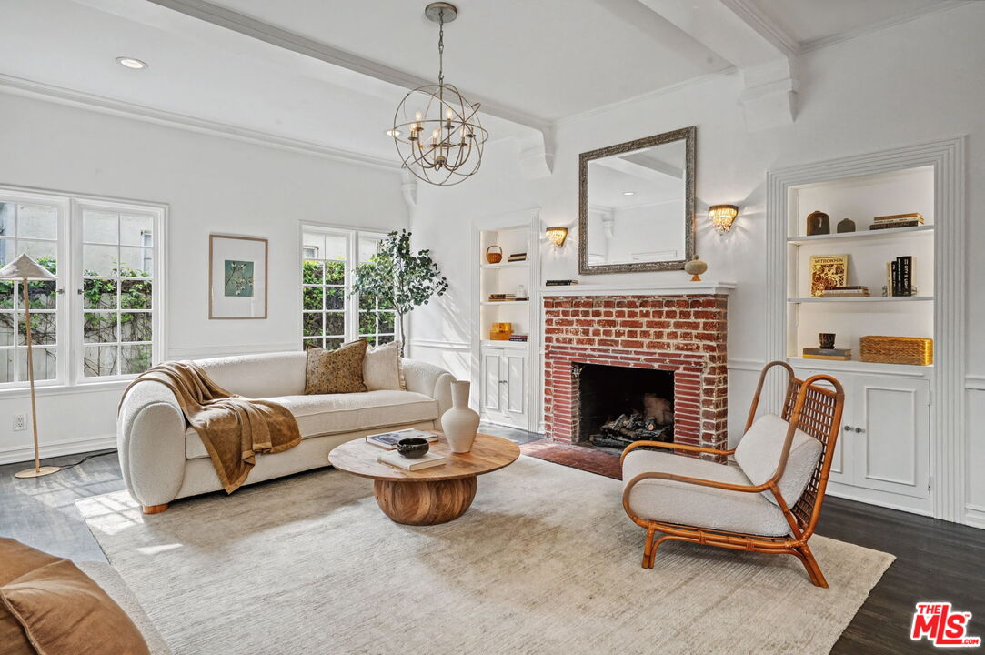 5009 Willowcrest Ave