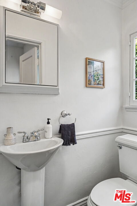 5009 Willowcrest Ave