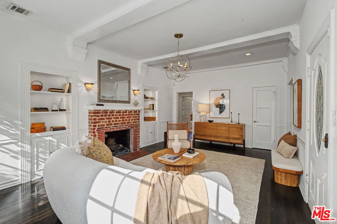 5009 Willowcrest Ave