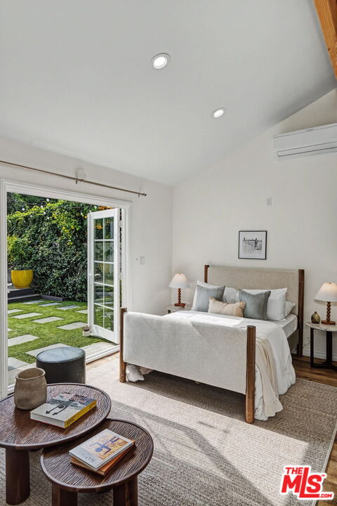 5009 Willowcrest Ave