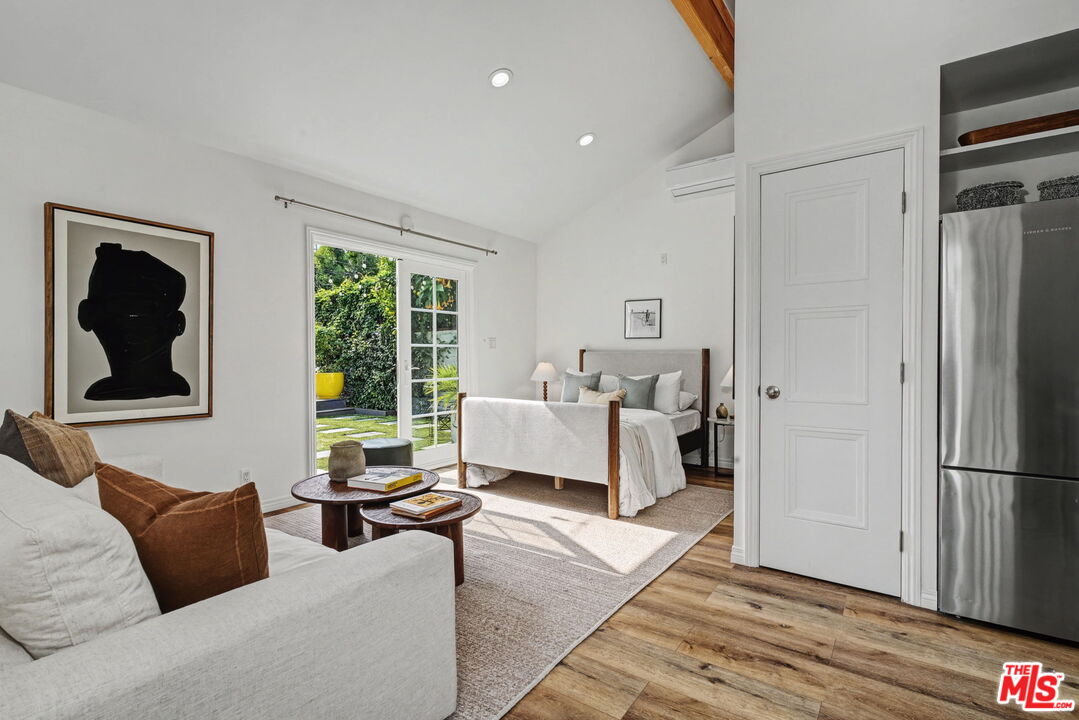 5009 Willowcrest Ave