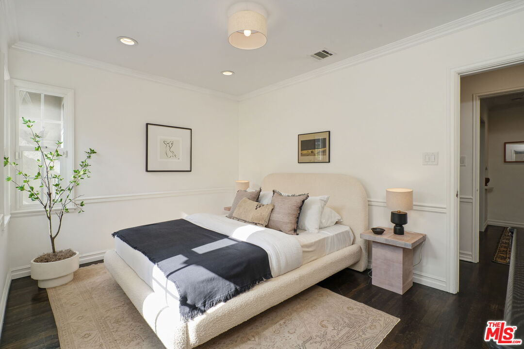 5009 Willowcrest Ave