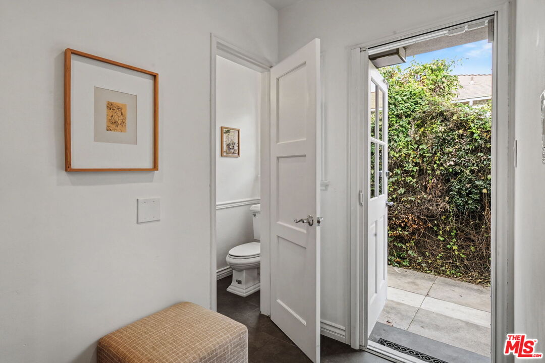 5009 Willowcrest Ave