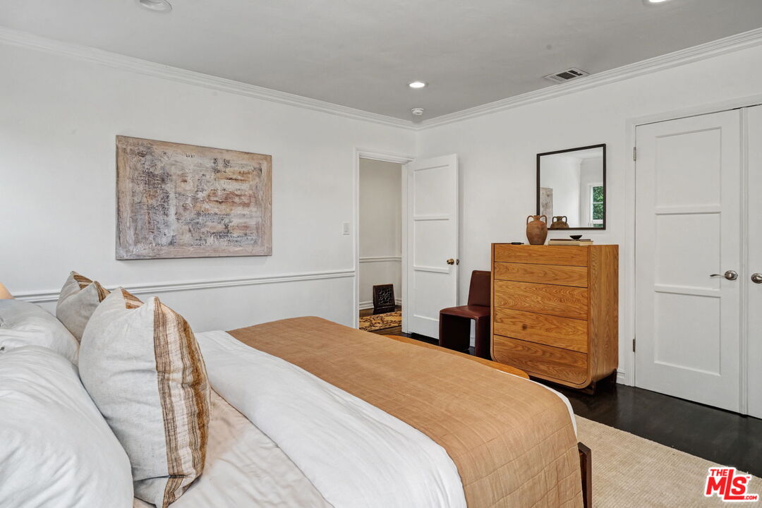 5009 Willowcrest Ave