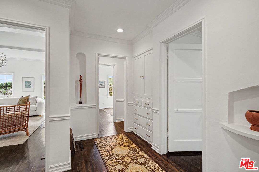 5009 Willowcrest Ave