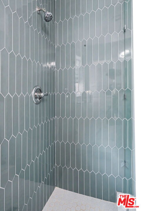 5009 Willowcrest Ave