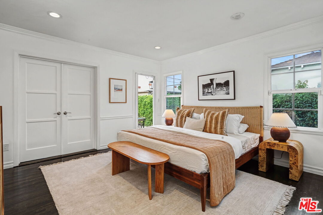 5009 Willowcrest Ave